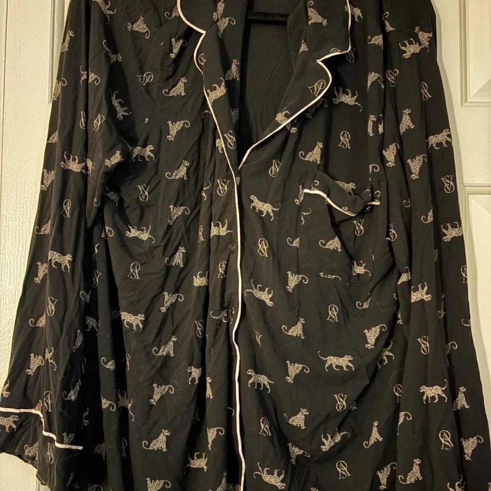 VS Modal Black Button-Up Pajama Top with Leopard Print & Piping